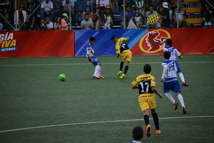 En el Pony, Fútbol pasó, fútbol de salón se quedó