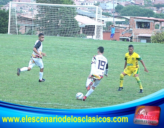 Primera A: Leones F.C y Ditaires F.C definieron el clásico a un minuto del final