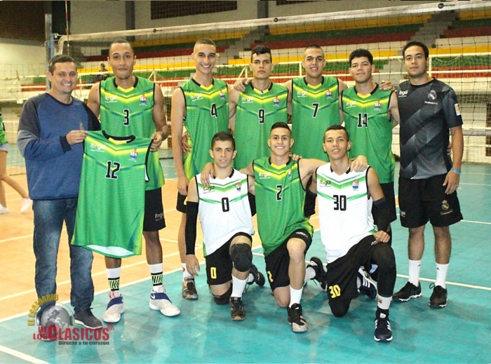 Fundación Real Madrid: Otra entrega de uniformes motivante, esta vez al voleibol