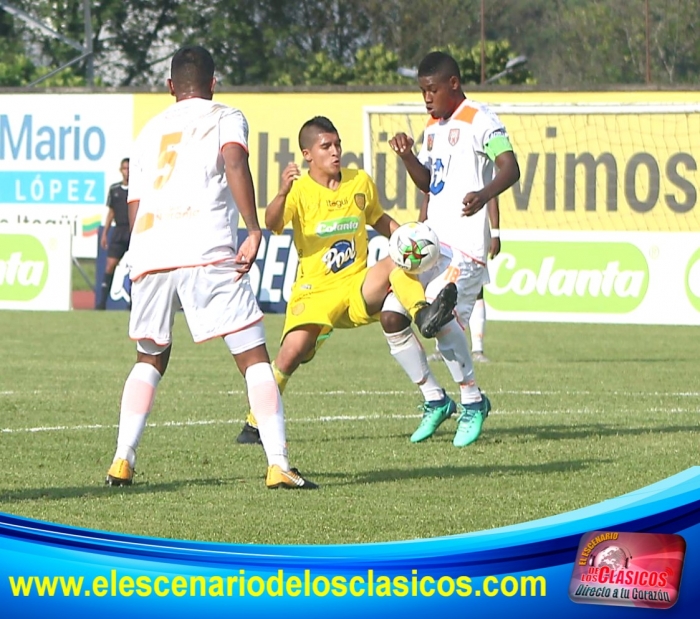 Copa Águila: Felinos y naranjas en tablas