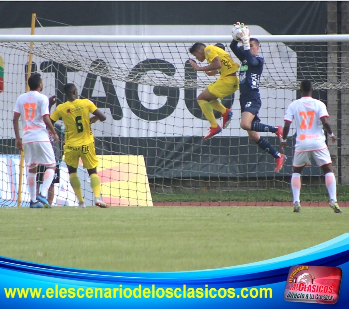 Copa Águila: Felinos y naranjas en tablas