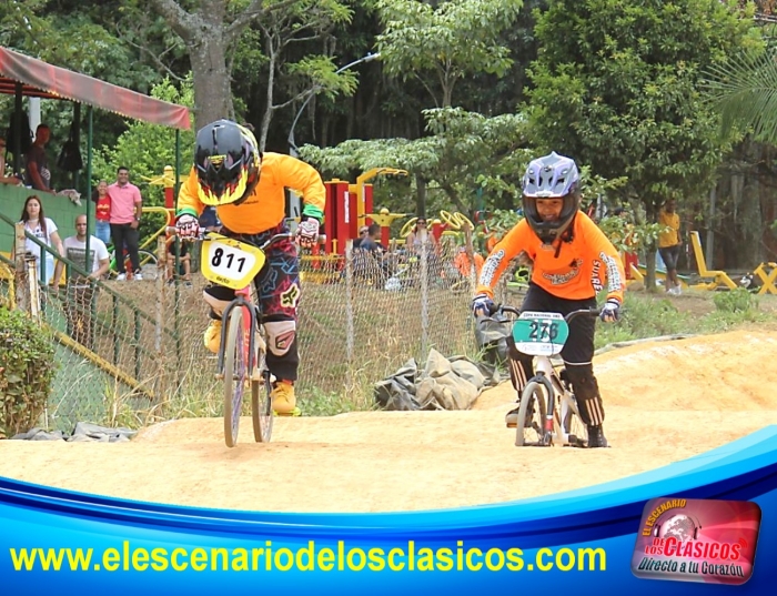 Fiesta y colorido deportivo en el 5° Chequeo de Saltamontes