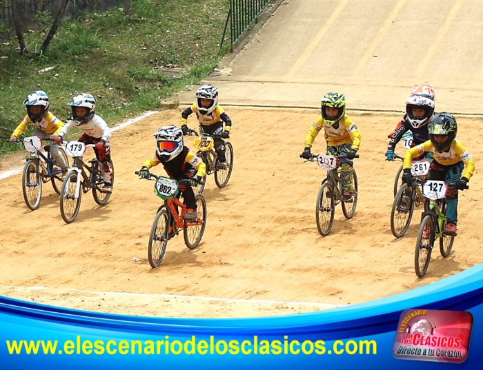 Fiesta y colorido deportivo en el 5° Chequeo de Saltamontes